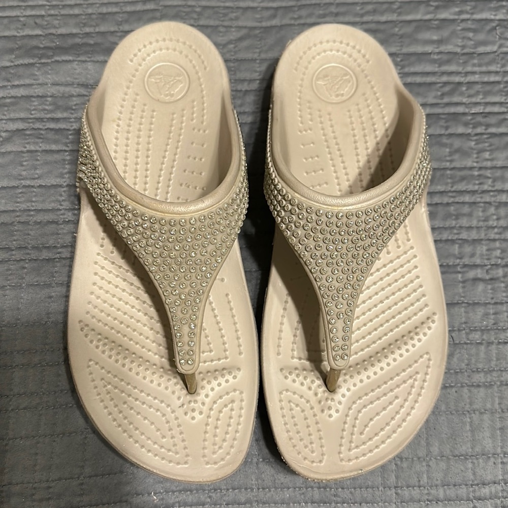 Crocs ladies size 10 flip flop wedge sandal with silver studded detail